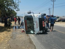Mobil Damkar Polman Terguling Saat Menuju Lokasi Kebakaran, 7 Petugas Luka