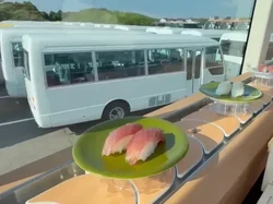Serunya Naik Sushi Bus, Makan Sepuasnya Sambil Keliling Tokyo!