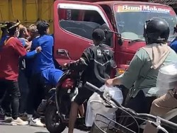 Gerak Jalan di Banyuwangi Nyaris Ricuh gegara Peserta Tersenggol Spion Truk