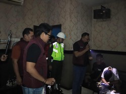 19 Pengunjung-Pekerja THM Ponorogo Dites Urine, Begini Hasilnya
