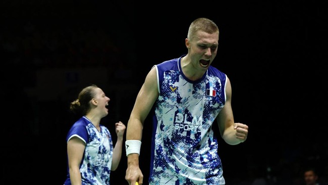 Badminton - BWF World Championships - Indira Gandhi Indoor Stadium, New Delhi, India - August 23, 2026 France's Thom Gicquel reacts during his mixed doubles final with Delphine Delrue against China's Feng Yan Zhe and Huang Dong Ping REUTERS/Bhawika C
