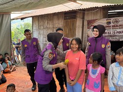 Polda Jatim Kirim Tim Trauma Healing ke NTT Dampingi Korban Gempa