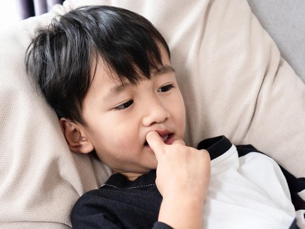 7 Sikap Orang Tua yang Terlihat Baik tapi Ternyata Bikin Anak Cemas Menurut Psikolog