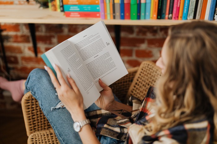 Barang yang ada di rumah orang high class mulai dari bunga segar, buku favorit, selimut dan bantal yang nyaman, hingga ruang berkumpul. Orang high class memerhatikan bagaimana rumah mereka dapat mendukung terciptanya hubungan yang lebih sehat.