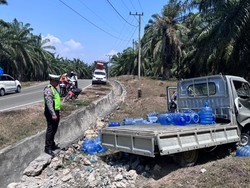 Pikap Muat Galon Tabrak Motor di Mamuju Tengah, 1 Orang Tewas