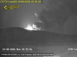 Anak Krakatau 4 Kali Erupsi Malam Ini, Kolom Abu Capai 300 Meter
