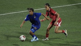 Pesepak bola Timnas Putri Garuda Pertiwi U-16 Indonesia melawan Timnas Putri U-16 Thailand pada final Piala Srikandi Merdeka 2026 di Supersoccer Arena, Kudus, Jawa Tengah, Minggu (23/8/2026). (Dok. Srikandi Merdeka Cup)