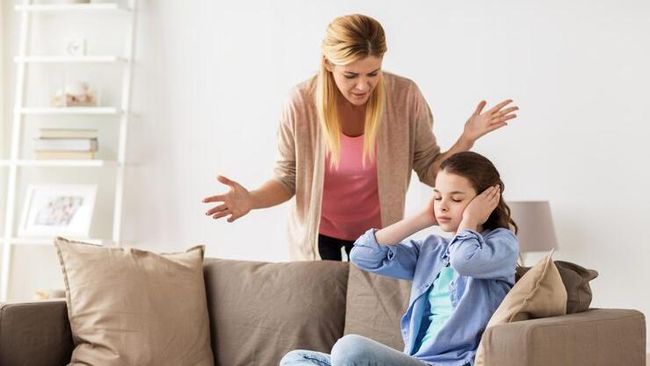 Kalimat yang Sering Diucapkan Orang Tua Childish untuk Meremehkan Anaknya