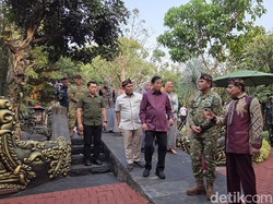 Hendropriyono Jamu KSAL dan Agum Gumelar di Kraton Majapahit