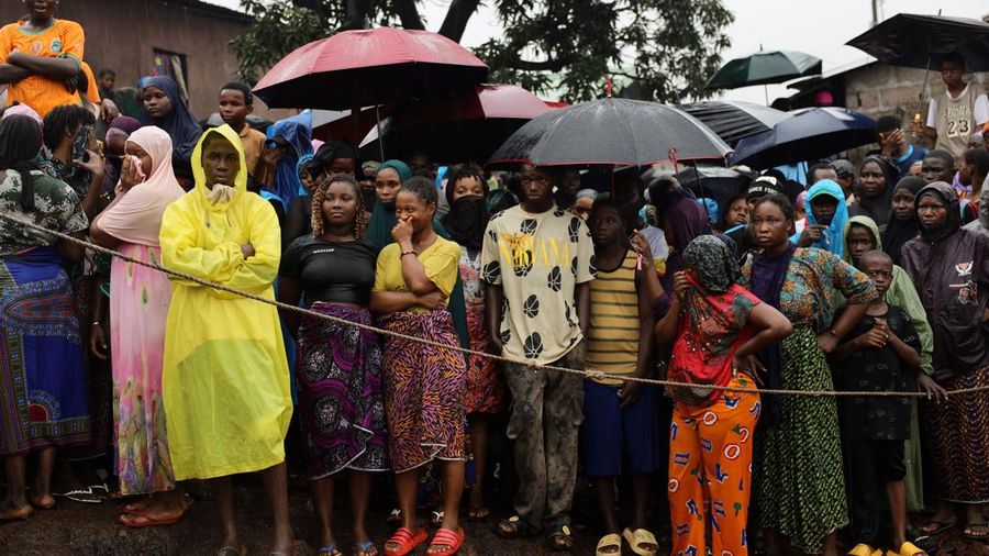 Longsor terjadi di Tempat Pembuangan Akhir (TPA) di Conakry, Guinea, menewaskan 30 orang, Minggu (23/8/2026). (REUTERS/Souleymane Camara)