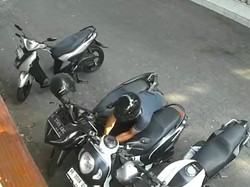 CCTV Rekam Aksi Curanmor di Depan Gerai Sushi Kedungdoro Surabaya