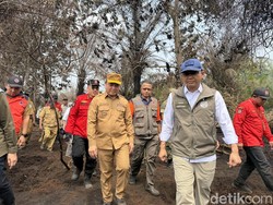 Menhut Tinjau Karhutla Kubu Raya: Titik Api Menurun, Asap Masih Mengepul