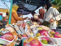 Berkah Maulid Nabi untuk Pedagang Buah Sidoarjo, Pelanggan: Sedikit Mahal
