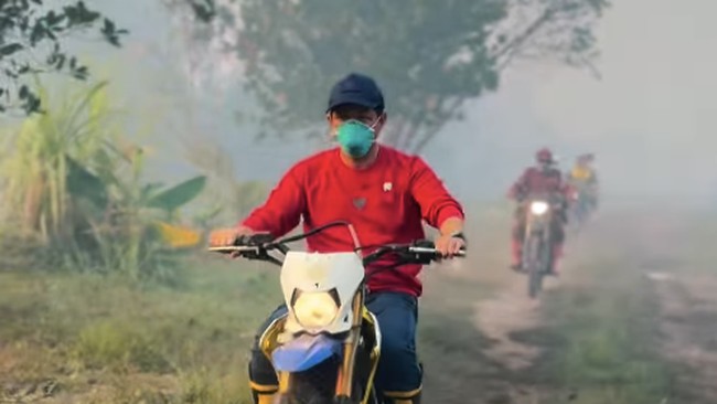 Wamenko Hanif Turun Gunung, Ajak Warga Padamkan Api di Kalimantan
