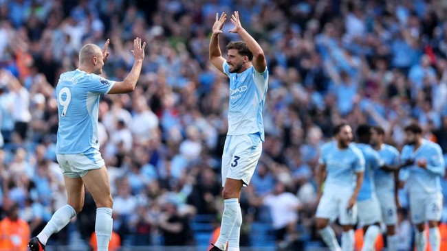 Soccer Football - Premier League - Manchester City v AFC Bournemouth - Etihad Stadium, Manchester, Britain - August 23, 2026 Manchester City's Erling Haaland and Ruben Dias celebrate after Josko Gvardiol scores their second goal following a VAR revie