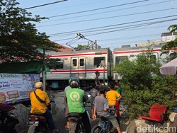 Warga Tolak Rencana Penutupan Perlintasan Liar KRL Tebet, Ini Respons KAI