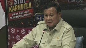 Tiba di Palembang, Prabowo Langsung Gelar Rapat Tangani Karhutla