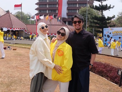 Ratu Anandita & Mario Irwinsyah Dampingi Sang Putri Masuk UI, Berdoa agar Terjaga dalam Kebaikan