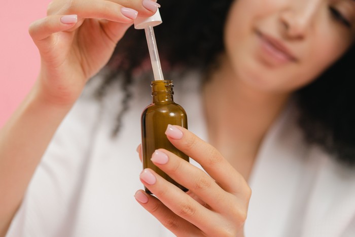 Retinol yang membantu melawan tanda-tanda penuaan