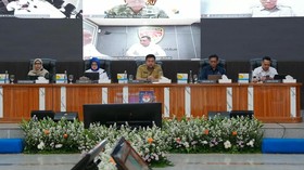 Sekretaris Jenderal (Sekjen) Kementerian Dalam Negeri (Kemendagri) saat memimpin Rapat Koordinasi (Rakor) Pengendalian Inflasi di Gedung Sasana Bhakti Praja (SBP), Kantor Pusat Kemendagri, Jakarta, Senin (24/8/2026).