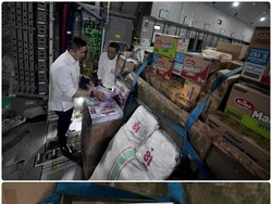 Seskab Teddy: Instruksi Presiden Sangat Jelas, Logistik Harus Benar-benar Sampai ke Masyarakat