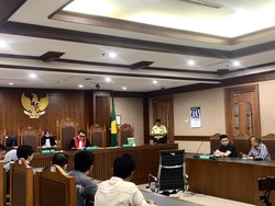 Video: PN Jakpus Kabulkan Eksepsi Kejagung, Praperadilan Eks Waka BGN Kandas