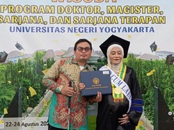 Kisah Toviyani, Ibu Hamil Disabilitas Netra yang Lulus S2 Cum Laude di UNY