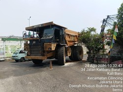 Truk Tambang Mogok Keluarkan Asap dan Api di Cilincing, Lalin Sempat Macet