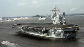 Seorang pelaut AL AS didakwa atas pembunuhan seorang rekan sesama pelaut dalam insiden penembakan di kapal induk USS John F Kennedy.