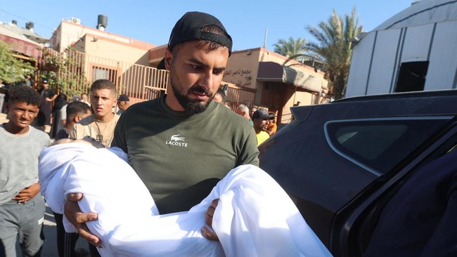 SENSITIVE MATERIAL. THIS IMAGE MAY OFFEND OR DISTURB Mourners attend the funeral of 10-year-old Palestinian girl Amal Abu Khater, who was shot in the back while eating inside her family's tent and later died at Nasser Hospital in Khan Younis, accordi