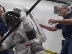 Video: Progres Baju Astronaut NASA Buat Misi ke Bulan 2028, Belum Jadi?