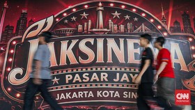Sejumlah pengunjung berlibur ke Jaksinema di Rusun Pasar Rumput, Tebet, Jakarta, Selasa (25/8). (CNN Indonesia/Febria Adha L)