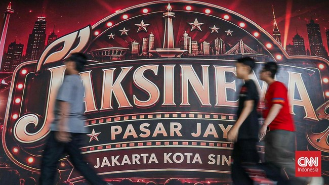Sejumlah pengunjung berlibur ke Jaksinema di Rusun Pasar Rumput, Tebet, Jakarta, Selasa (25/8). (CNN Indonesia/Febria Adha L)