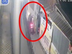 2 Pria Terekam CCTV Curi Motor Warga di Tamalate Makassar