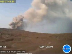 26 Kali Erupsi, Gunung Anak Krakatau Masih Aktif hingga Pagi Ini