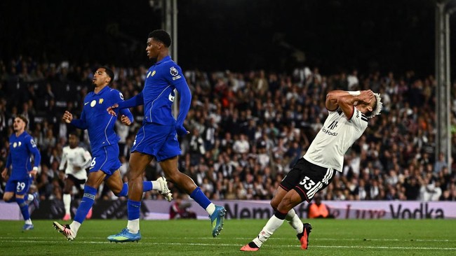 Soccer Football - Premier League - Fulham v Chelsea - Craven Cottage, London, Britain - August 24, 2026 Fulham's Antonee Robinson reacts REUTERS/Dylan Martinez EDITORIAL USE ONLY. NO USE WITH UNAUTHORIZED AUDIO, VIDEO, DATA, FIXTURE LISTS, CLUB/LEAGU