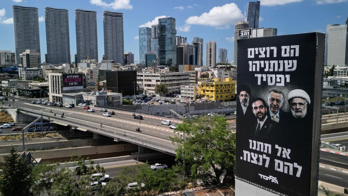 Netanyahu Pasang Baliho Bergambar 4 Musuh Utama Israel, Siapa Saja?