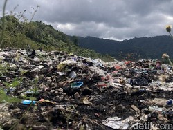 Gunungan Sampah di Eks TPA Sente Rawan Terbakar, DLHP Klungkung Pantau