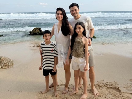 Terpopuler: Potret Nabila Syakieb Liburan Bareng Suami dan Anak