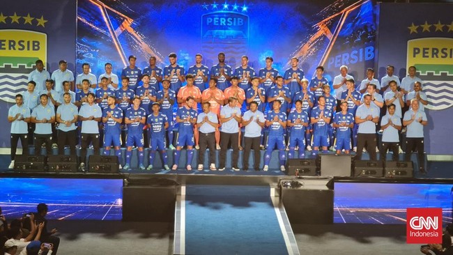 Persib Bandung resmi memperkenalkan 32 pemain untuk mengarungi musim 2026/2027 di Bandung Arena, Bandung, Selasa (25/8). (