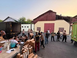 Tangani Karhutla, Polri Kirim 1.500 Tabung Oksigen ke Sumatra-Kalimantan