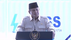 Presiden Prabowo Subianto mengingatkan menteri untuk bekerja keras, mengingat banyak yang ingin menggantikan posisi mereka.