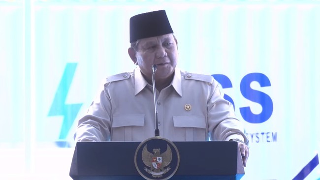 Presiden Prabowo Subianto mengingatkan menteri untuk bekerja keras, mengingat banyak yang ingin menggantikan posisi mereka.