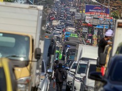 Video: Arus Balik Puncak Meningkat, Polisi Berlakukan One Way ke Jakarta