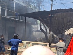 Kos-Rumah Produksi Sofa di Solo Terbakar, Api Diduga dari Bocah Bakar Sampah