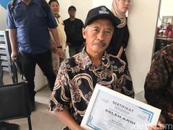 Kisah Buruh Tani Kuningan, Anak Sarjana Meski Ayah Lulusan SD