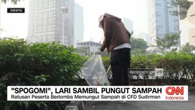 "Spogomi", Lari Sambil Pungut Sampah di Car Free Day