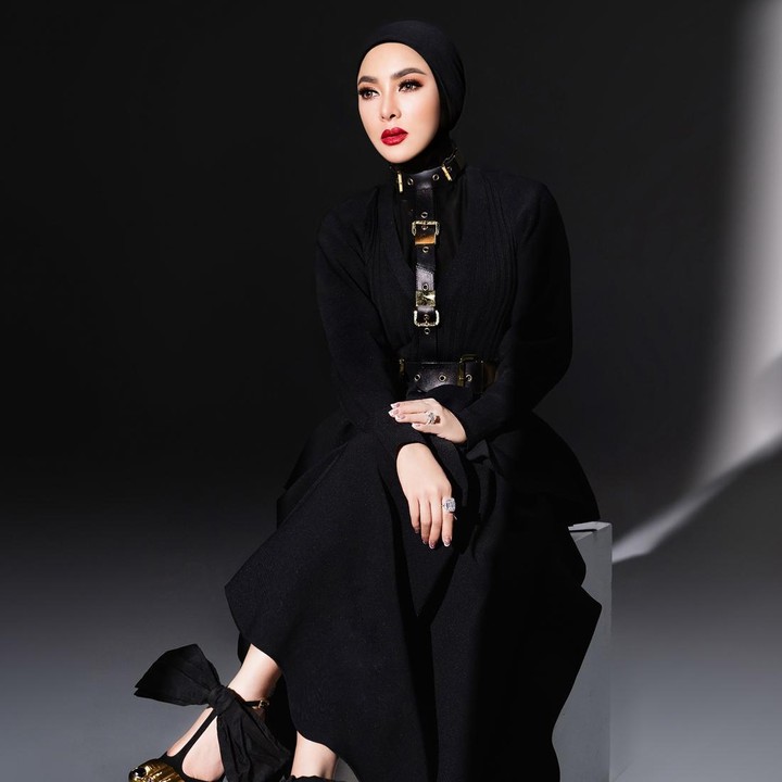 <p>Kabar ini juga dibagikan langsung oleh sang penyanyi melalui <em>postingan</em> promosi lagu di akun Instagram pribadinya. Syahrini diketahui baru saja merilis sebuah lagu berjudul <em>Kau Yang Utama.</em>&nbsp;(Foto: Instagram @princessyahrini)</p>