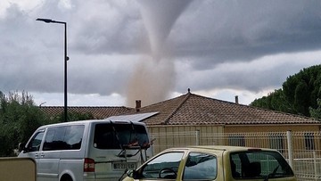 Tornado Langka Hantam Prancis, Ratusan Rumah Hancur
