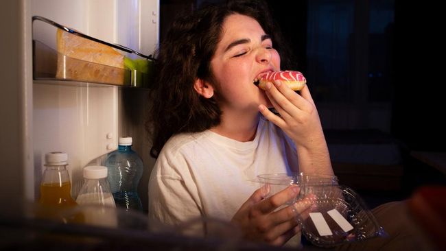Kebiasaan Makan Malam yang Bisa Memperburuk Stres